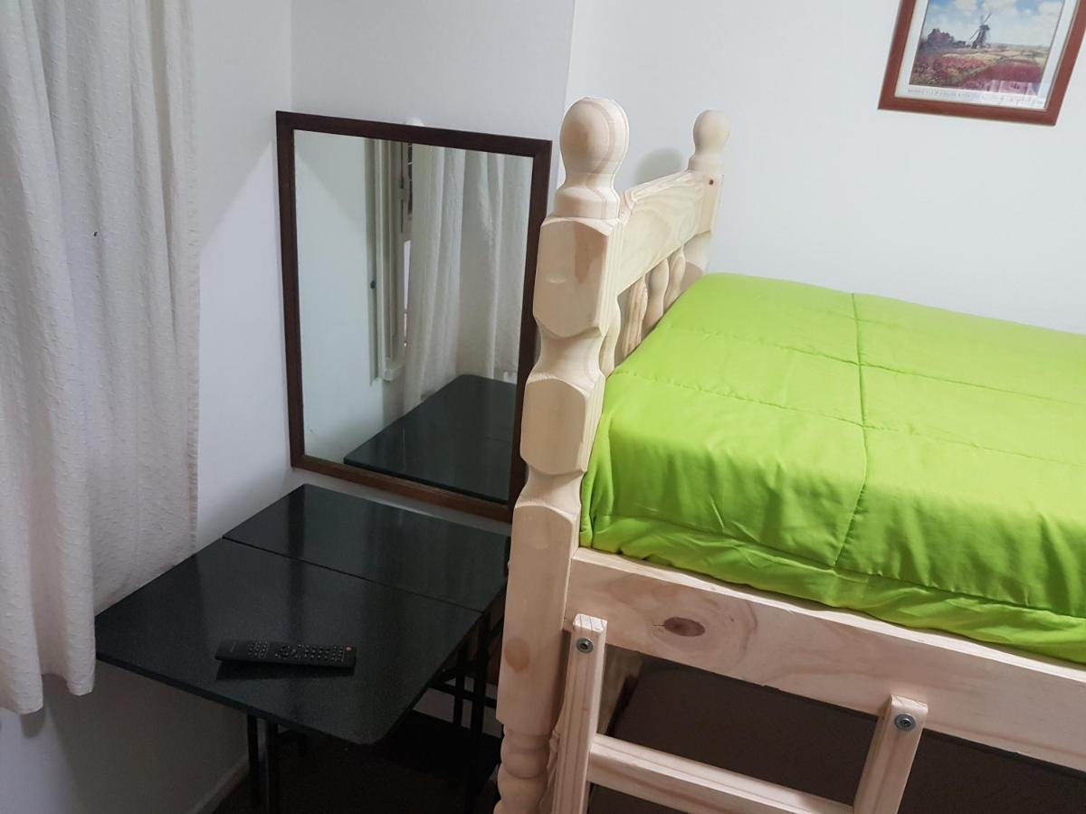 Habitación con baño privado Un piso por escalera Ciudad Autónoma de Ciudad Autónoma de Buenos Aires Exterior foto