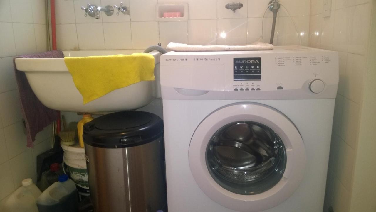 Habitación con baño privado Un piso por escalera Ciudad Autónoma de Ciudad Autónoma de Buenos Aires Exterior foto