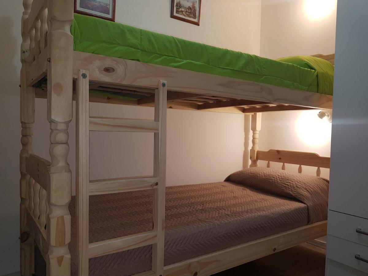 Habitación con baño privado Un piso por escalera Ciudad Autónoma de Ciudad Autónoma de Buenos Aires Exterior foto