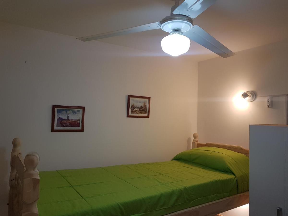 Habitación con baño privado Un piso por escalera Ciudad Autónoma de Ciudad Autónoma de Buenos Aires Exterior foto